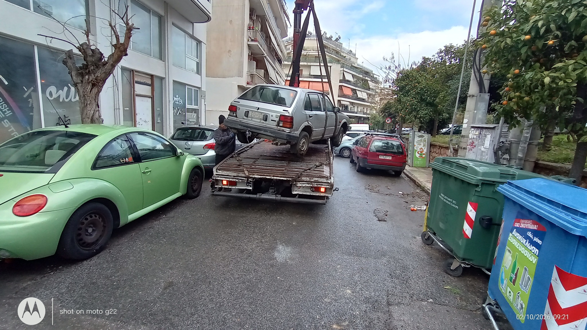 Συνεχίζονται οι στοχευμένες απομακρύνσεις εγκαταλελειμμένων οχημάτων στον Δήμο Ζωγράφου για την απελευθέρωση κοινόχρηστων χώρων